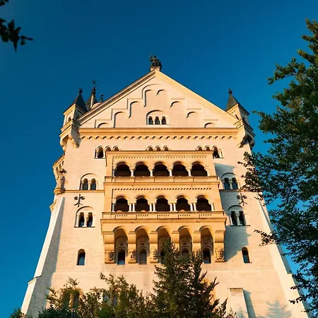 לינה וארוחת בוקר Schwansee 3*