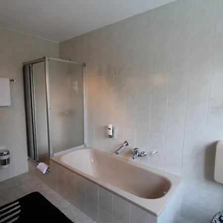 לינה וארוחת בוקר Schwansee שוונגאו