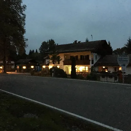 לינה וארוחת בוקר Schwansee